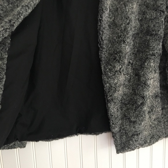 hinge grey faux fur coat SIZE SMALL - Picture 6 of 13